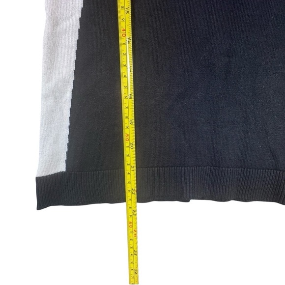 The Limited Black and Tan 3/4 Sleeve Crew Neck Sweater - Picture 13 of 13